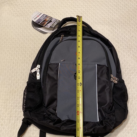 Swiss Gear Backpack in gray & black - Picture 13 of 16